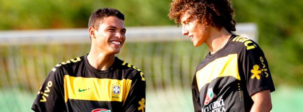 Em dia de olheiro, Thiago Silva indica PH Ganso e David Luiz para o Milan