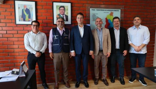 Sesapi discute expans&atilde;o do Programa Piau&iacute; Sa&uacute;de Digital com o BNDES.(Imagem:Ascom Sesapi)