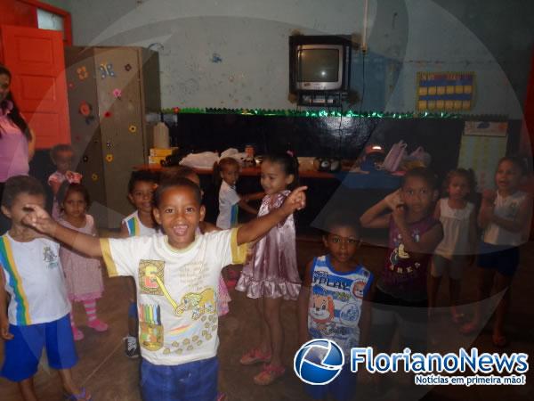 Com brincadeiras e divers&atilde;o, creches de Floriano iniciam ano letivo.(Imagem:FlorianoNews)