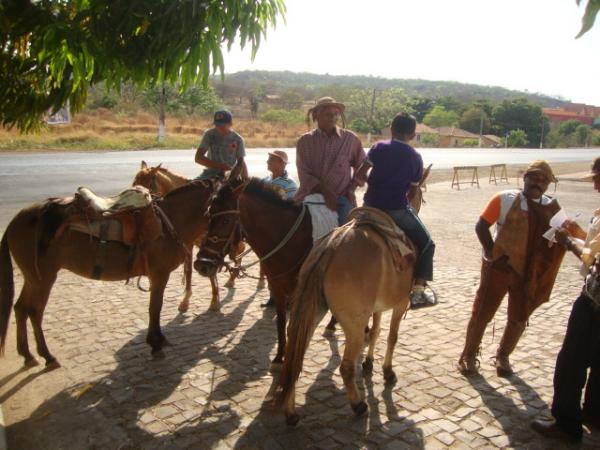Vaqueiros na concentra&ccedil;&atilde;o para cavalgada(Imagem:reda&ccedil;&atilde;o)