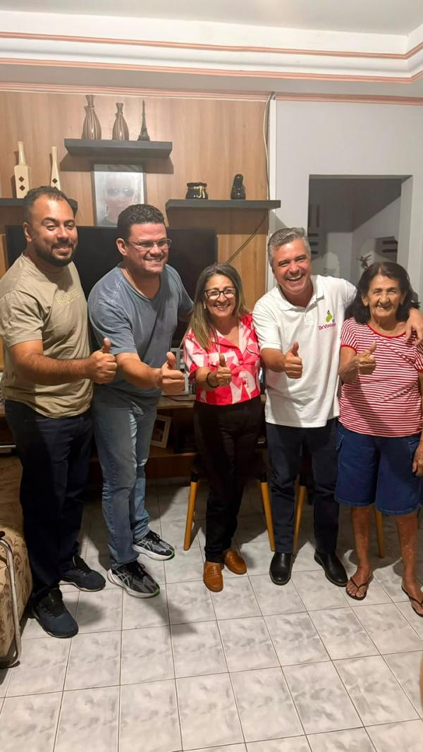 Jo&atilde;o Neto e Dr. Vin&iacute;cius Nascimento fortalecem grupo pol&iacute;tico com importantes lideran&ccedil;as de Floriano(Imagem:Ascom)