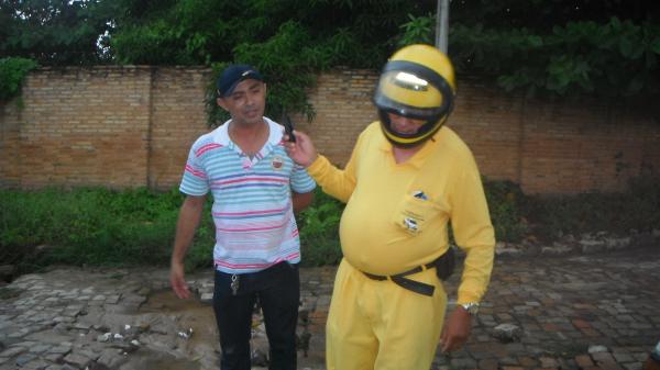Buracos nas ruas de Floriano causam transtornos &agrave; popula&ccedil;&atilde;o.(Imagem:FlorianoNews)