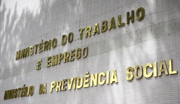 Governo propõe a servidores aumento em auxílios, sem reajuste salarial