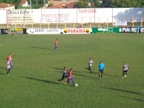 Cori-Sabb&aacute; sai na frente, mas Barras vence jogo em Floriano.(Imagem:FlorianoNews)