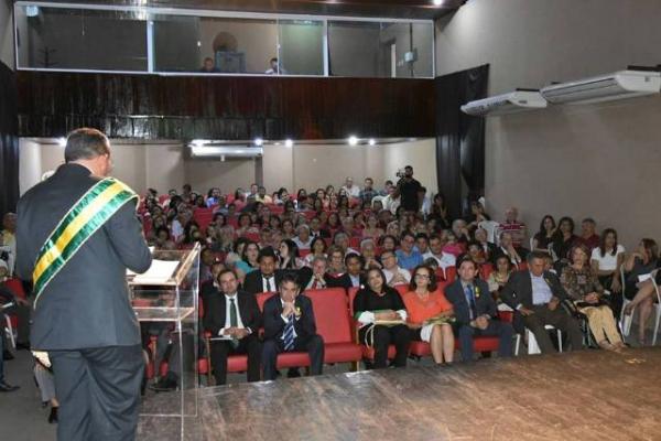 Autoridades recebem medalhas do Mérito