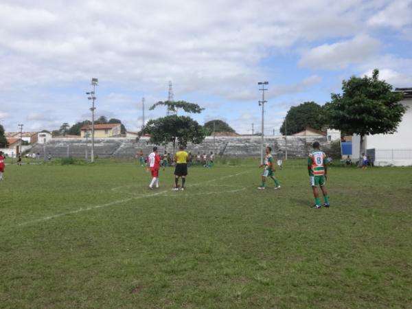Am&eacute;rica goleia o Arco-iris pelo Os Quarent&otilde;es em Floriano.(Imagem:FlorianoNews)
