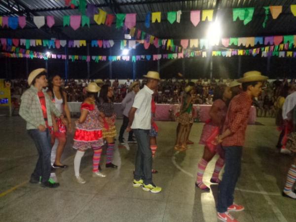 Unidade Escolar Fauzer Bucar realiza festival junino