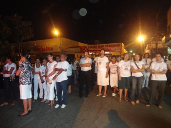 Cat&oacute;licos participaram da III Caminhada da Paz em Floriano.(Imagem:FlorianoNews)