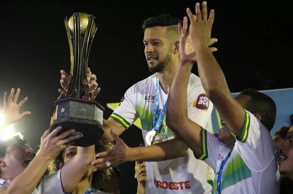  Raphael Freitas foi campe&atilde;o da S&eacute;rie B de 2019 com o Picos.(Imagem:Stephanie Pacheco/GloboEsporte.com )