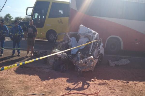 Acidente entre carro e caminhão deixa uma mulher morta na BR-316.(Imagem:Egídio Brito/Cidadeverde.com)