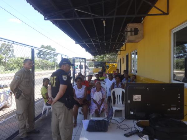 PRF realiza Cinema Rodovi&aacute;rio em Floriano para instruir motoristas.(Imagem:FlorianoNews)