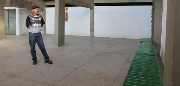 Primeiro treinador de Piau&iacute; mostra vesti&aacute;rio onde lateral deu &uacute;ltima palestra: 