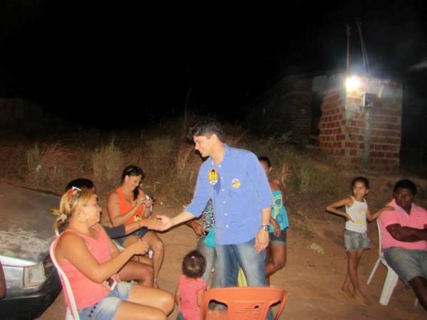 En&eacute;as Maia faz primeira grande caminhada em Floriano.(Imagem:Jaquelina Nascimento)