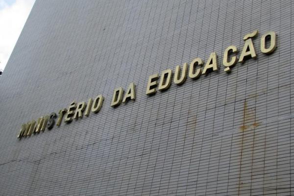 MEC publica portaria que regulamenta educação à distância e define regras para polos EAD