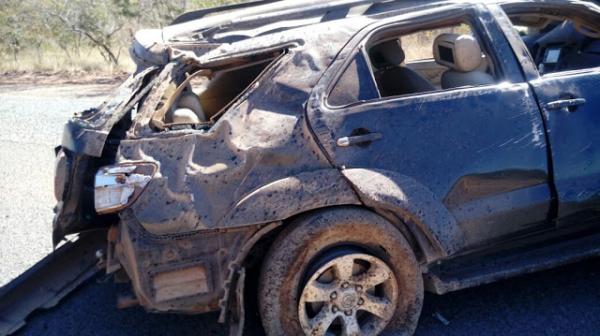 Empres&aacute;rio e fam&iacute;lia sofre acidente na BR-316, pr&oacute;ximo a Elesb&atilde;o Veloso.(Imagem:Elesb&atilde;o News)