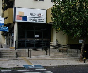 Procon flagra irregularidades e orienta para fraudes em descontos no Black Friday