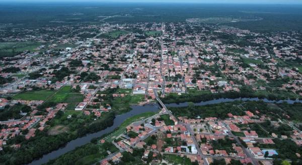 Jovem é assassinado a tiros em posto de combustível em Piracuruca, no Piauí