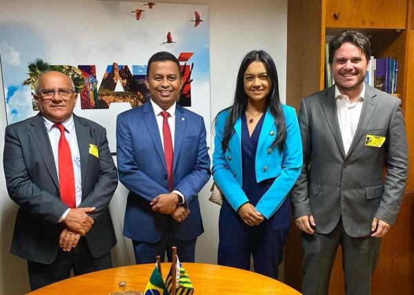Dr. Francisco Costa recebe vereadores e discute necessidades dos municípios do Piauí