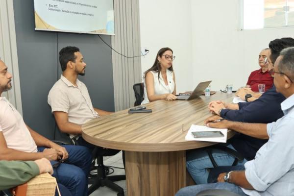 Prefeitura de Floriano recebe apresentação do projeto PET-Saúde Clima, 1º colocado no Nordeste