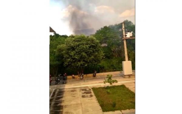 Inc&ecirc;ndio na UFPI de Floriano assusta estudantes.(Imagem:Reprodu&ccedil;&atilde;o/FlorianoNews)