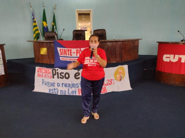 L&eacute;a Almeida, presidente do SINTE Floriano.(Imagem:FlorianoNews)