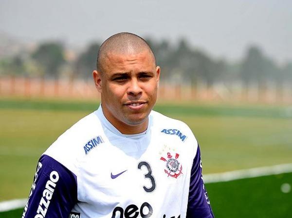 Ronaldo critica qualidade dos gramados do futebol brasileiro