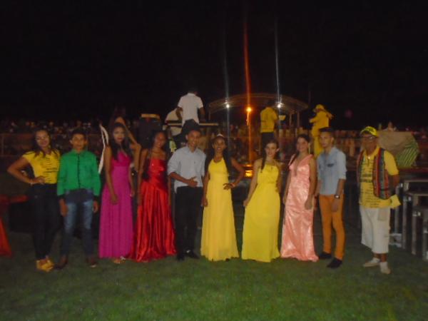 Classe estudantil prestigia "Uma Noite de Beleza, Voz, Dança e Elegância" em Barão de Grajaú