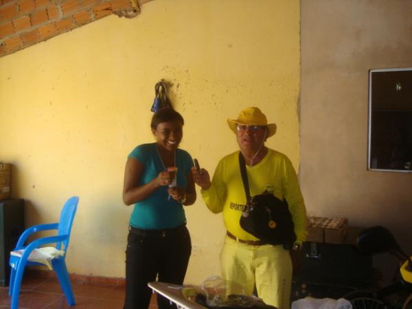 Entregando Presentes(Imagem:reda&ccedil;ao)