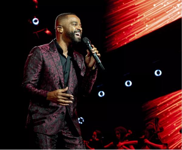 Alexandre Pires volta a investir no mercado de música hispânica com o álbum "Latin lover"