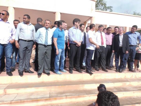 Wellington Dias visita obras da Cidade Cenográfica de Floriano