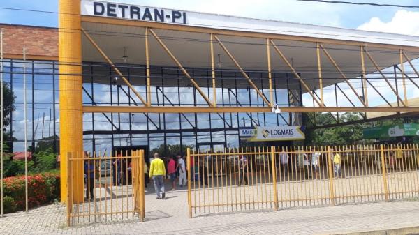 Detran-PI informa retorno de atendimentos online após pane elétrica deixar serviços indisponíveis