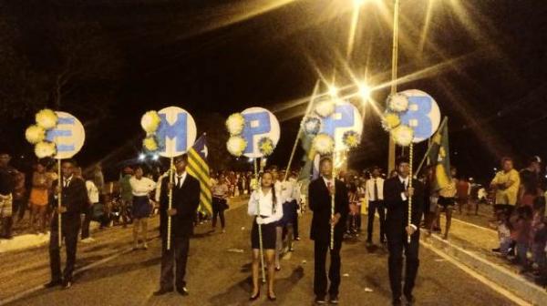 Desfile C&iacute;vico na Avenida Beira rio encerra Semana da P&aacute;tria em Floriano.(Imagem:FlorianoNews)
