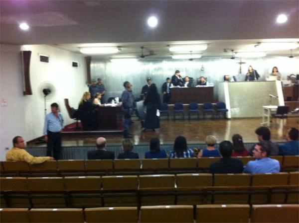 Termina primeiro dia de julgamento de acusado de matar Eloá