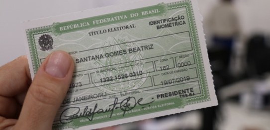 Cidadãos têm seis meses para tirar ou regularizar o título de eleitor