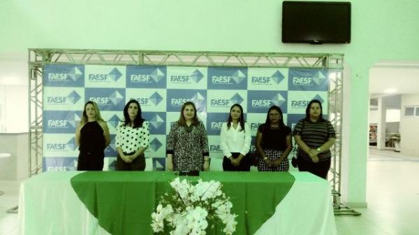 Apresentação musical marca abertura da XII Semana de Enfermagem da FAESF