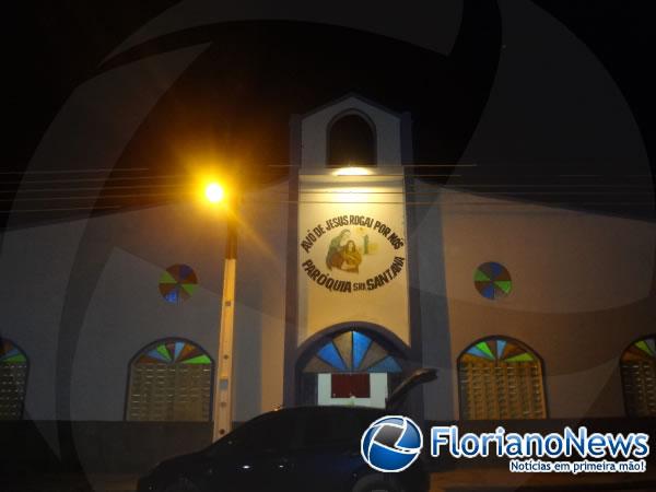 Igreja do bairro Campo Velho &eacute; arrombada e tem caixa de som e ventilador furtados.(Imagem:FlorianoNews)