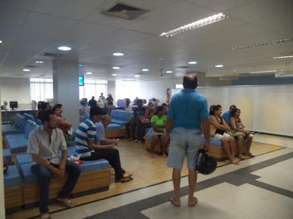 Banc&aacute;rios de Floriano voltam a trabalhar ap&oacute;s 21 dias de greve. (Imagem:FlorianoNews)