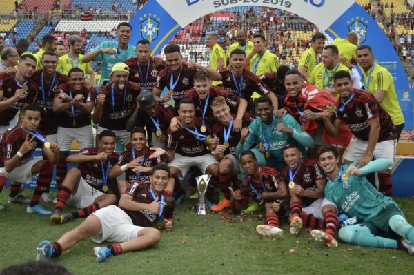 Flamengo vai reunir times campeões brasileiros contra Avaí: sub-17, sub-20 e profissional