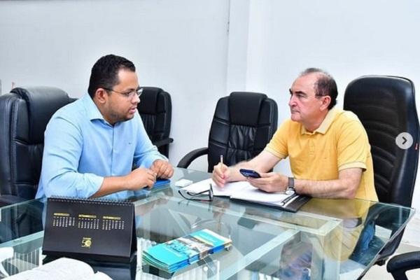 Vereador Dessim Almeida e Prefeito Antônio Reis discutem soluções para demandas da população