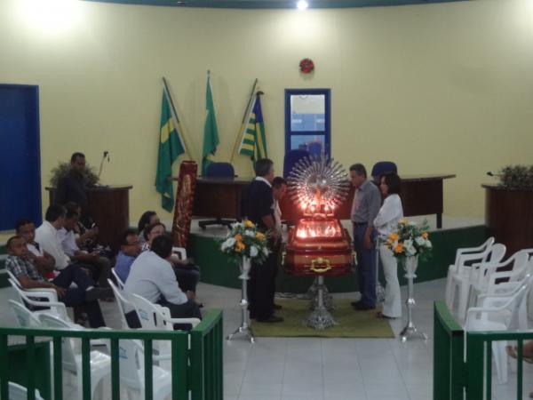 Corpo de Teresa Chaib está sendo velado na Câmara Municipal de Floriano