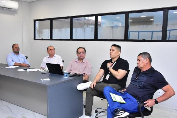  Prefeito Ant&ocirc;nio Reis se re&uacute;ne com secretariado para alinhar participa&ccedil;&atilde;o no 