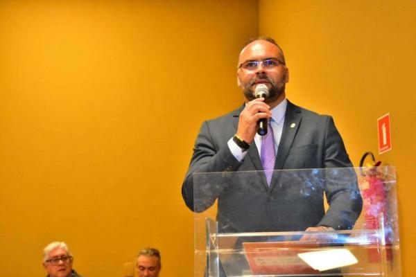 Presidente Joab Curvina representou o Poder Legislativo em Congresso Internacional