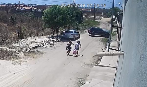 Assaltantes roubam dois carros em menos de uma hora na Zona Sul de Teresina