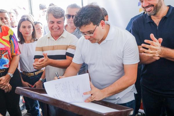 Governador Rafael inaugura e acompanha obras em Curralinhos e Monsenhor Gil