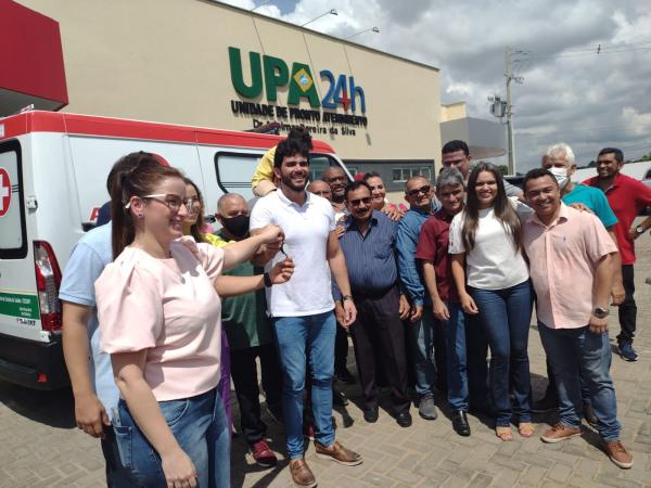 UPA de Floriano recebe uma nova ambulância