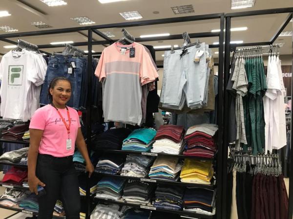 Jaqueline Santos, chefe do setor de confec&ccedil;&otilde;es do Armaz&eacute;m Para&iacute;ba.(Imagem:FlorianoNews)