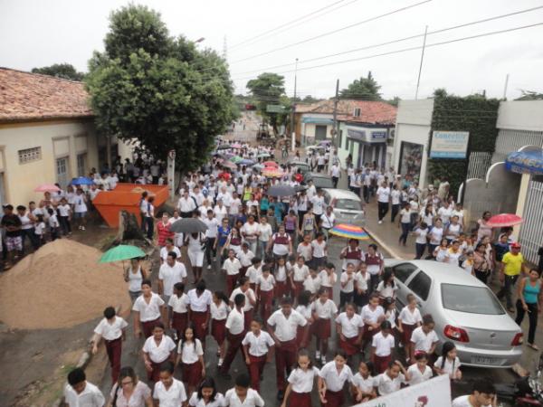 Caminhada contra as drogas em Floriano(Imagem:FlorianoNews)