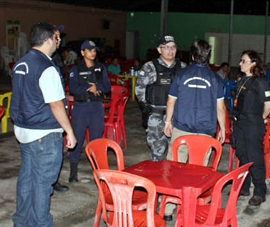 donos de bares são detidos por venderem bebida a menores na Capital