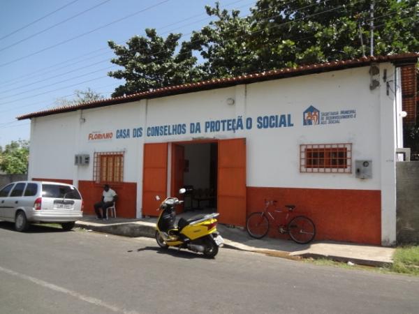 Casa dos conselhos de Floriano recebe os passes livres de pessoas portadoras de defici&ecirc;ncia.(Imagem:FlorianoNews)