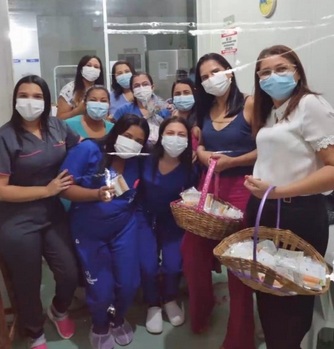 HTN distribui lembrancinhas em homenagem aos profissionais de saúde no domingo de Páscoa
